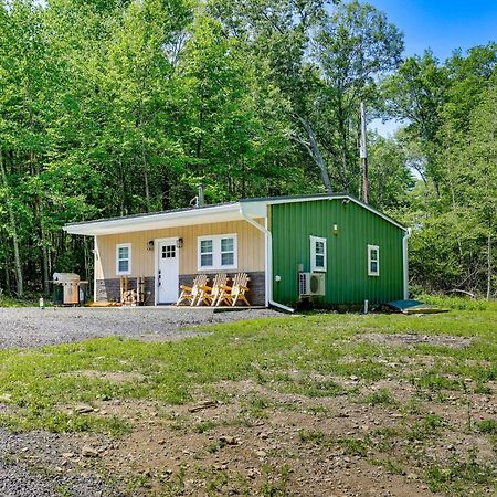 Secluded Poconos Cabin With Fire Pit On 75 Acres! East Stroudsburg Bagian luar foto