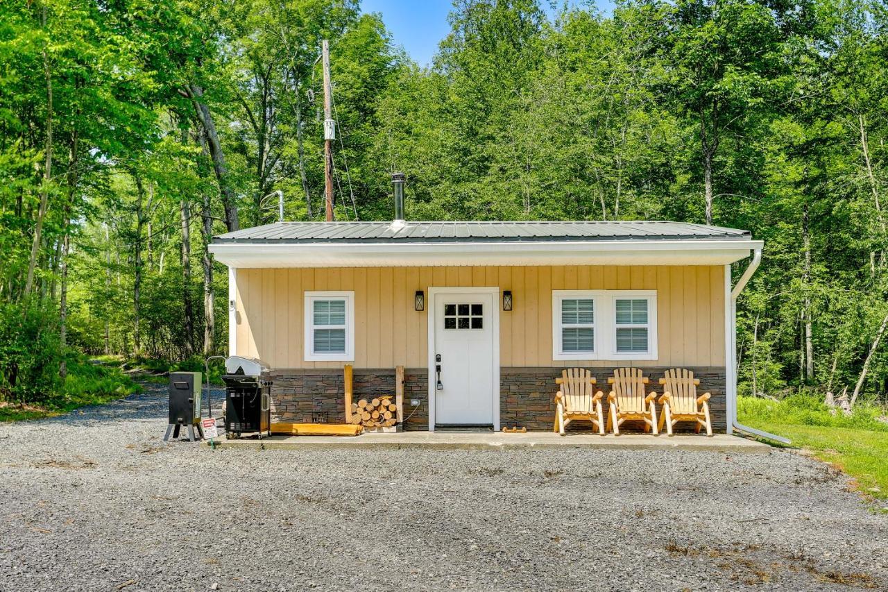Secluded Poconos Cabin With Fire Pit On 75 Acres! East Stroudsburg Bagian luar foto