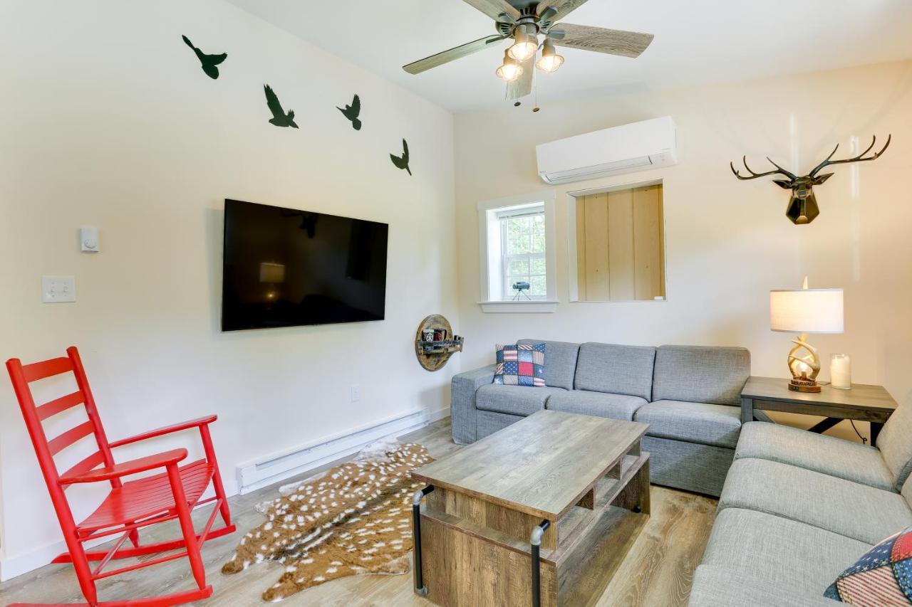 Secluded Poconos Cabin With Fire Pit On 75 Acres! East Stroudsburg Bagian luar foto