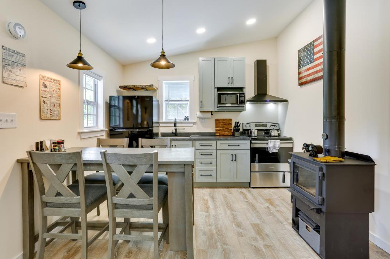 Secluded Poconos Cabin With Fire Pit On 75 Acres! East Stroudsburg Bagian luar foto
