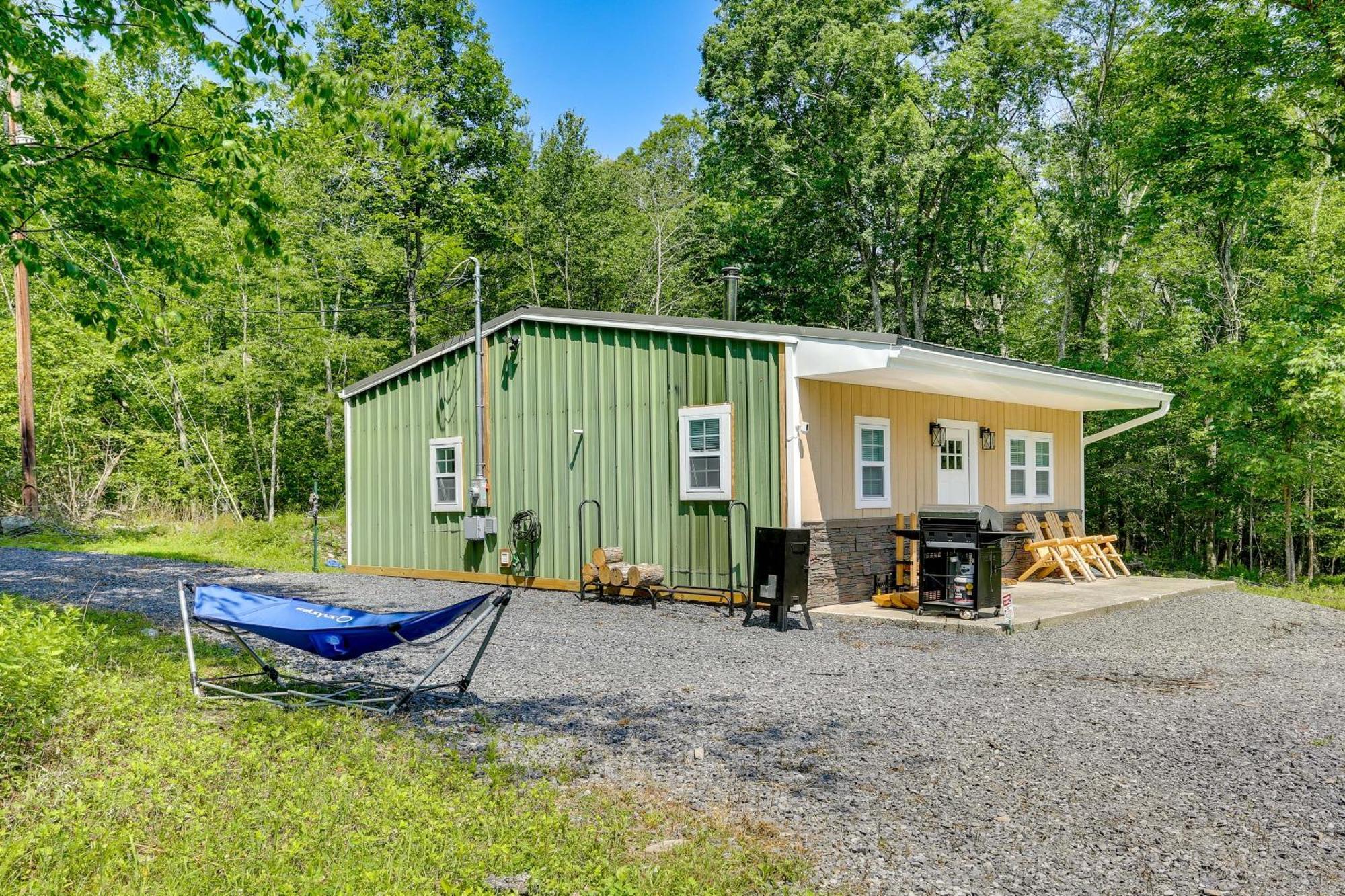 Secluded Poconos Cabin With Fire Pit On 75 Acres! East Stroudsburg Bagian luar foto