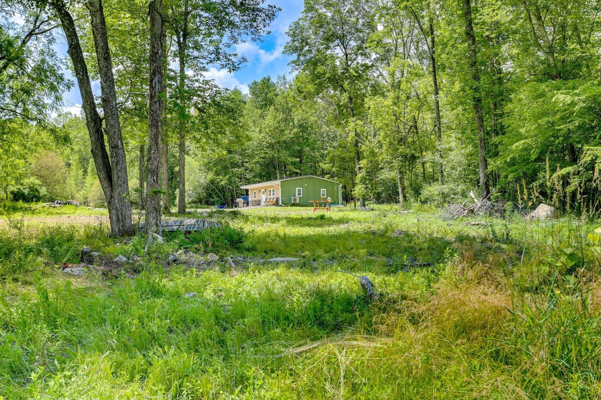 Secluded Poconos Cabin With Fire Pit On 75 Acres! East Stroudsburg Bagian luar foto