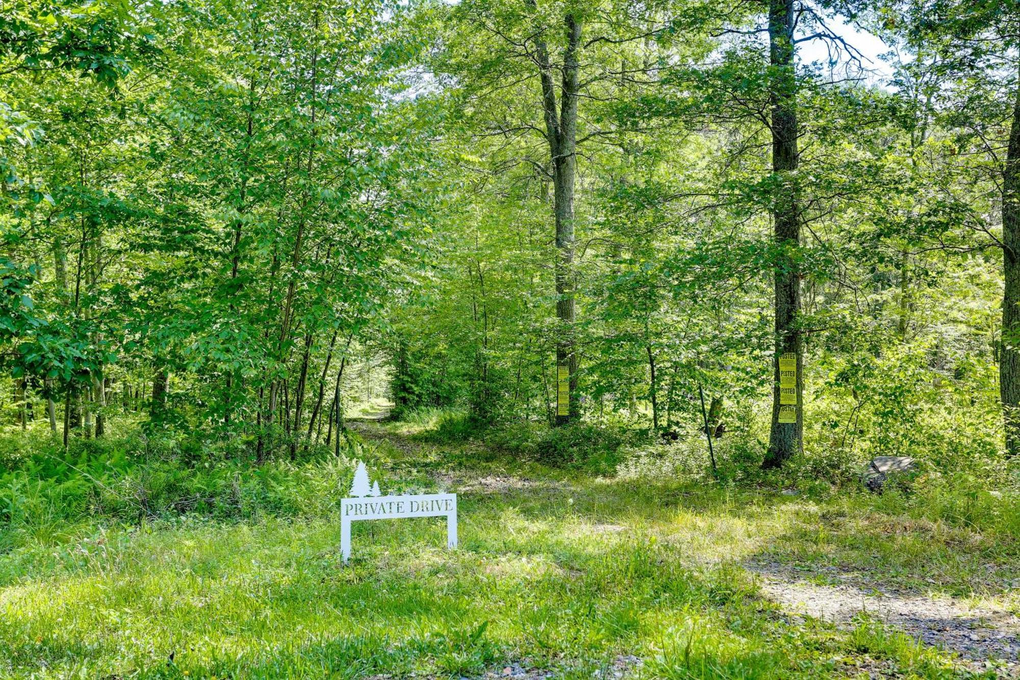 Secluded Poconos Cabin With Fire Pit On 75 Acres! East Stroudsburg Bagian luar foto