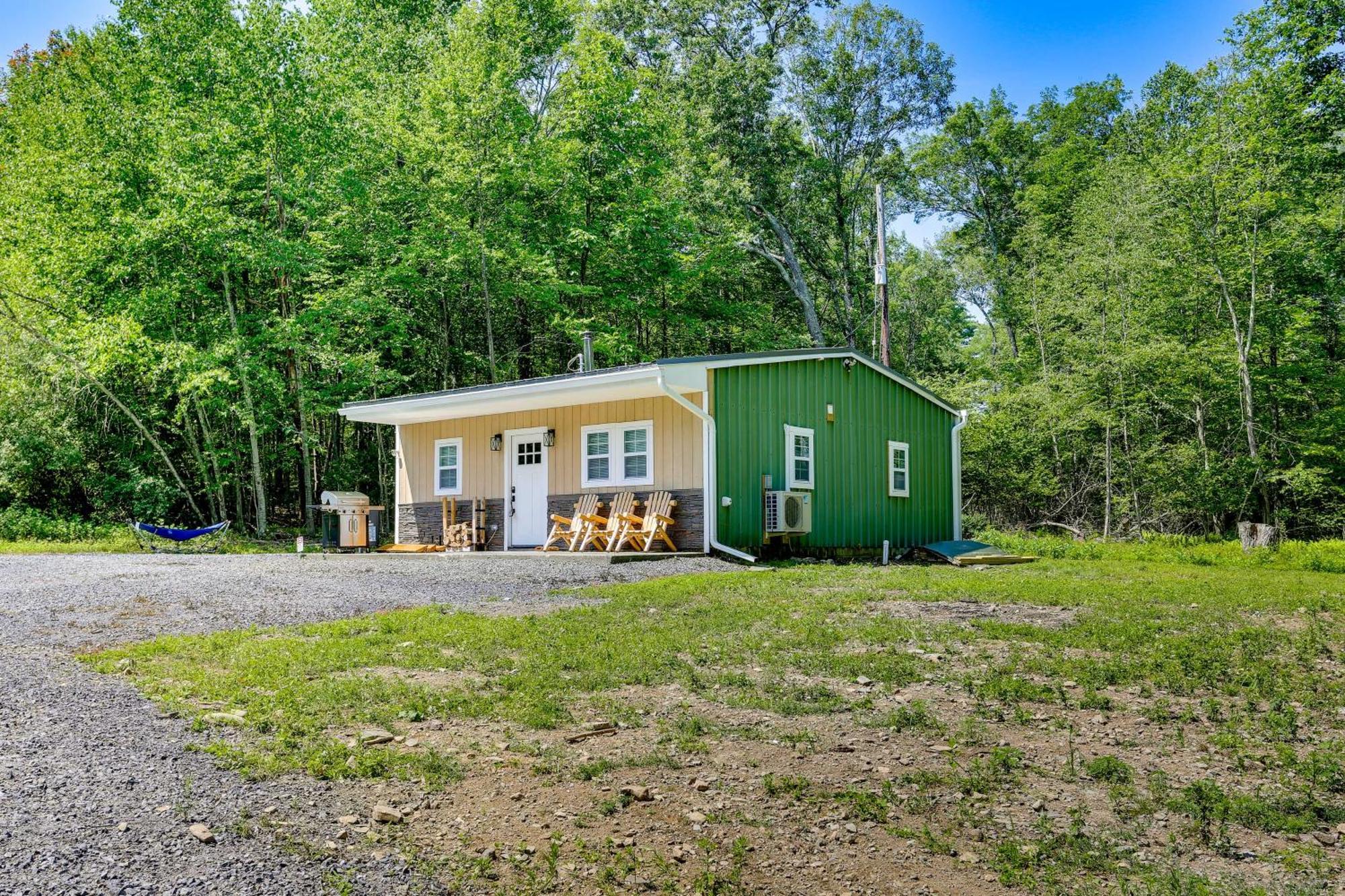 Secluded Poconos Cabin With Fire Pit On 75 Acres! East Stroudsburg Bagian luar foto